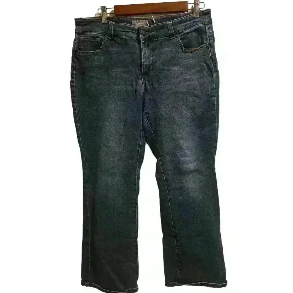 P7010 chico's so slimming  medium wash size  1.5 /32in short